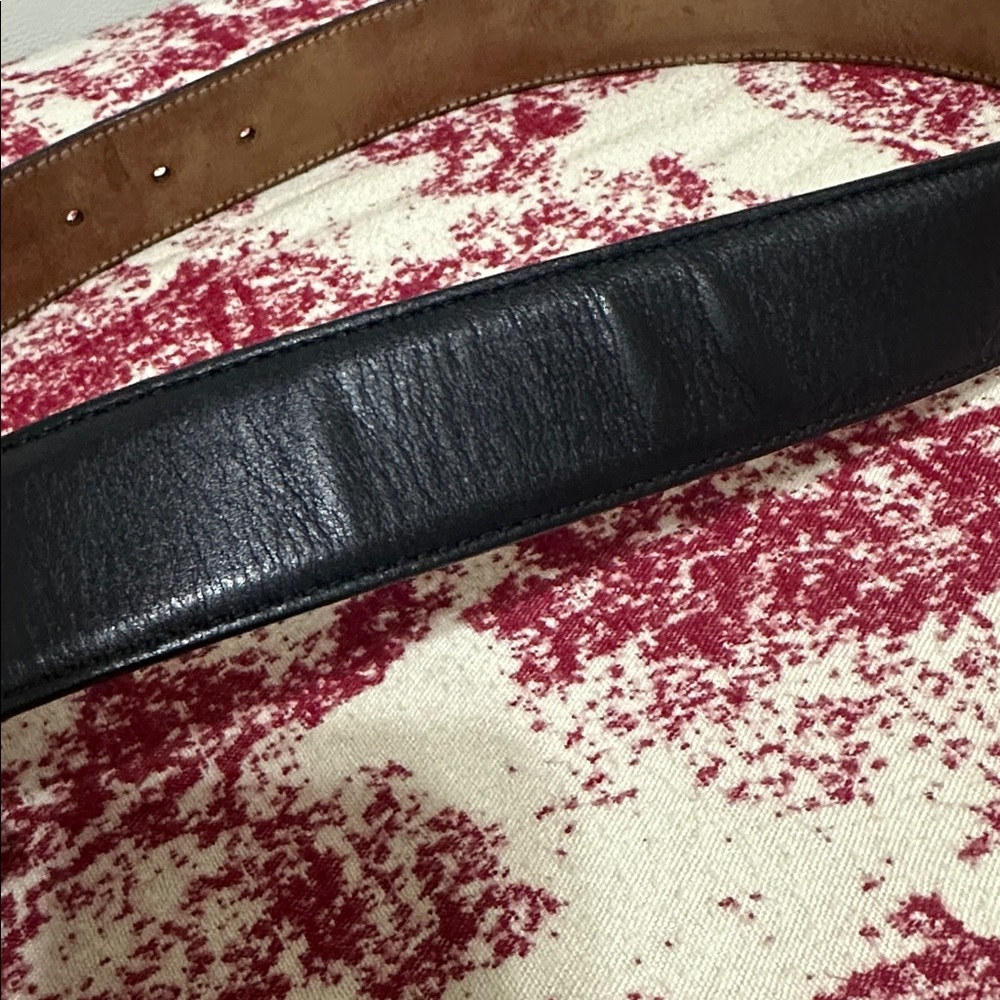 Gucci Black Belt with Gold GG Buckle - Picture 4 of 8